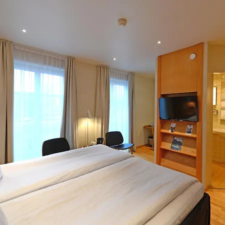 Western Royal Hotel 4*