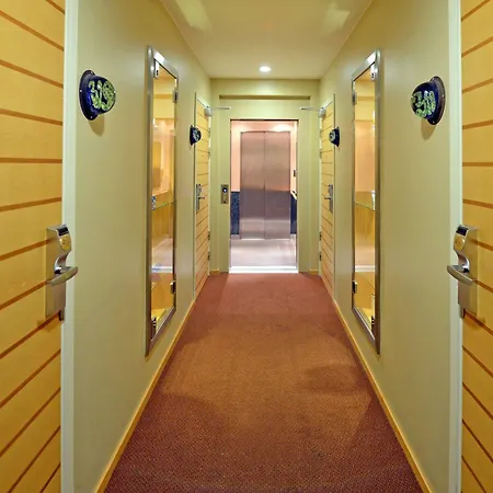 Western Royal Hotel 4*